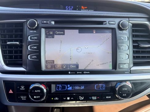 Used 2018 Toyota Highlander XLE AWD/4WD image 22
