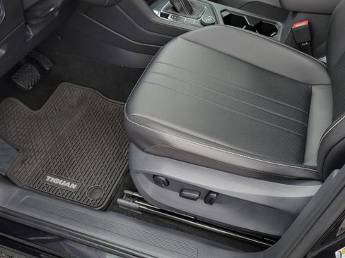 Used 2022 Volkswagen Tiguan SE w/ Panoramic Sunroof Package image 19