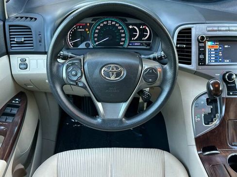 Used 2013 Toyota Venza LE image 18