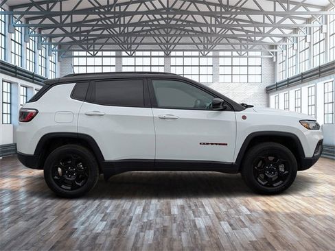 Used 2023 Jeep Compass Trailhawk image 3
