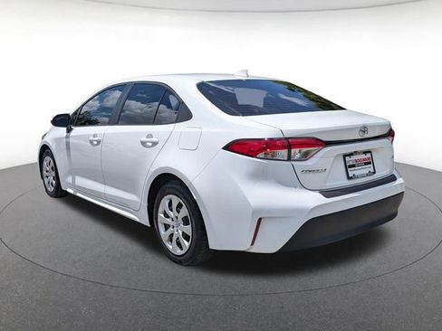 Used 2025 Toyota Corolla LE FWD image 4