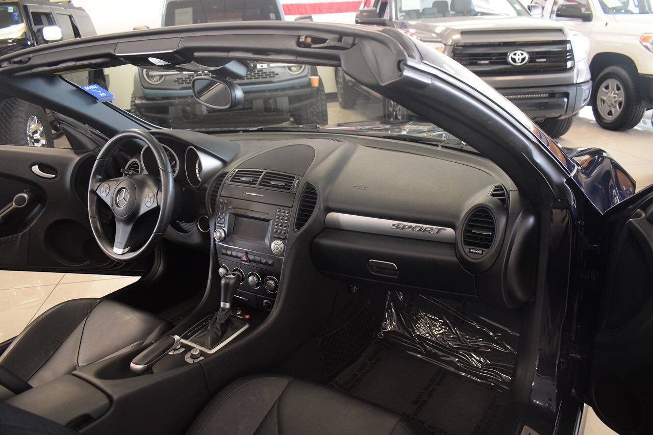 Used 2009 Mercedes-Benz SLK 300 image 21