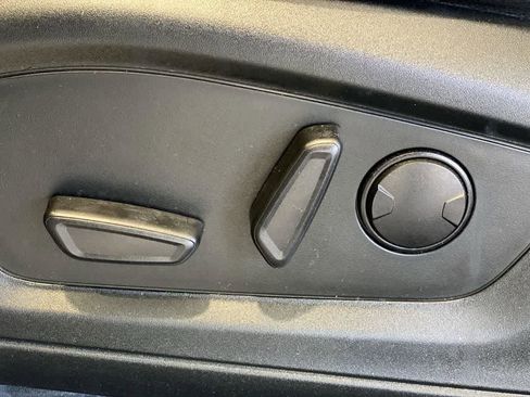 Used 2023 Ford Explorer Limited image 15