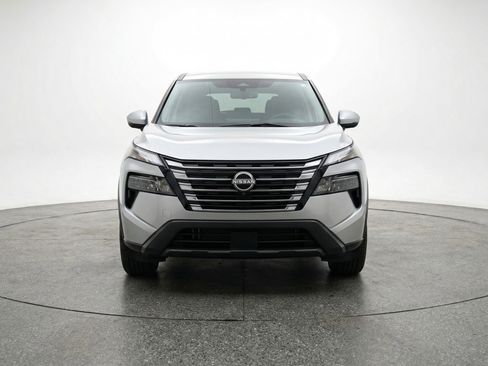 Used 2025 Nissan Rogue SV image 2