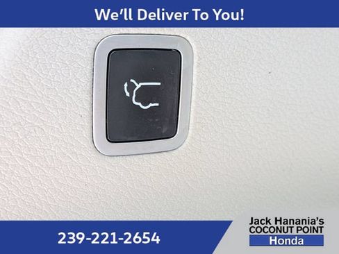 Used 2019 Chrysler Pacifica Touring-L Plus w/ Tire & Wheel Group FWD image 14
