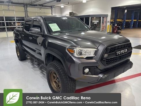 Used 2019 Toyota Tacoma TRD Off-Road image 4