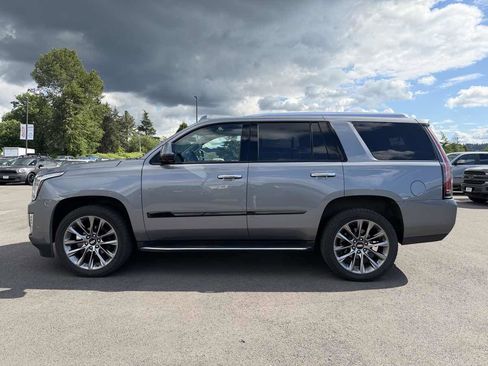Used 2020 Cadillac Escalade Premium Luxury w/ Escalade Sport Edition AWD/4WD image 5