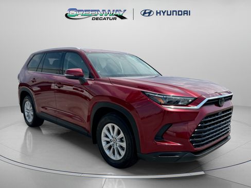 Used 2024 Toyota Grand Highlander XLE FWD image 1