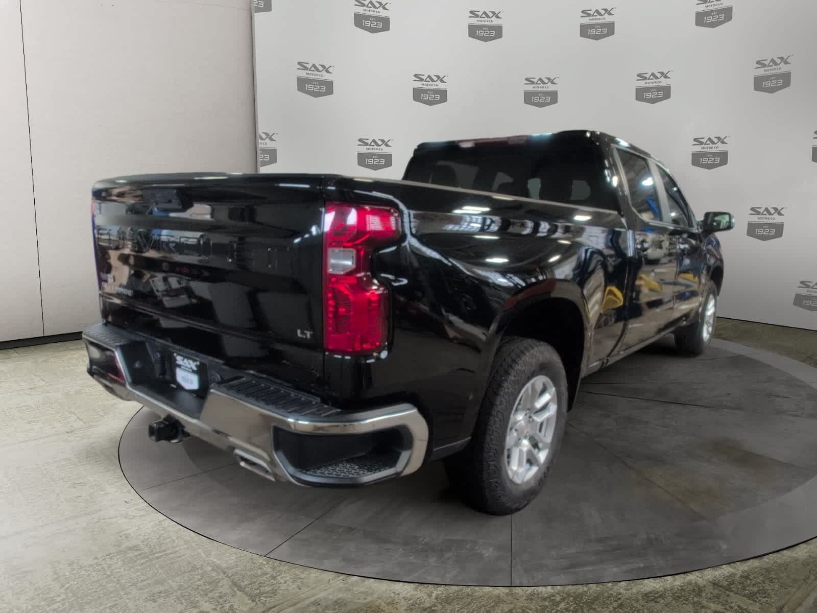 Used 2024 Chevrolet Silverado 1500 LT AWD/4WD image 5