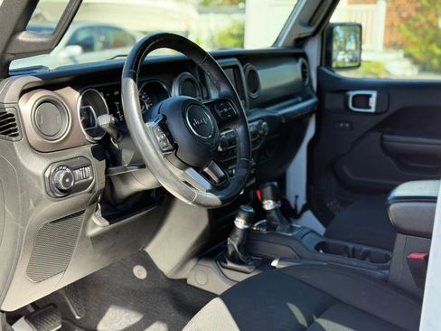 Used 2018 Jeep Wrangler Unlimited Sport S image 19