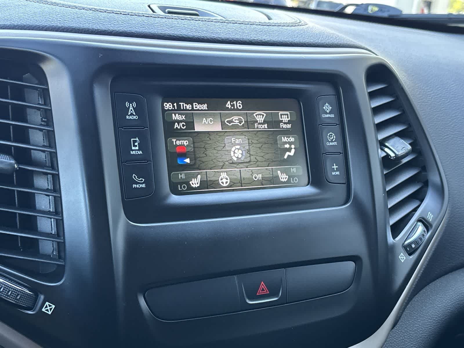 Certified 2018 Jeep Cherokee Latitude w/ Altitude Package AWD/4WD image 21