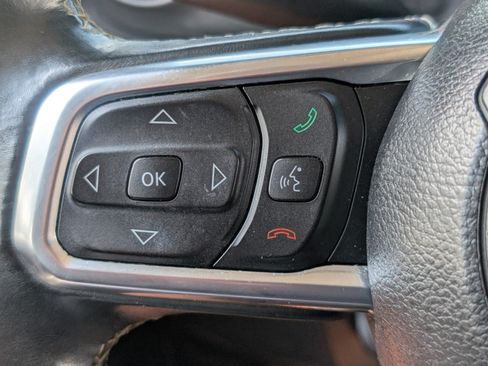 Used 2018 Jeep Wrangler Unlimited Sahara AWD/4WD image 27