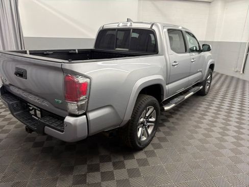 Used 2016 Toyota Tacoma Limited w/ Towing Package AWD/4WD image 5