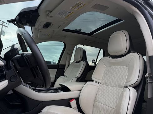 Used 2023 Lincoln Aviator Black Label w/ Dynamic Handling Package AWD/4WD image 22
