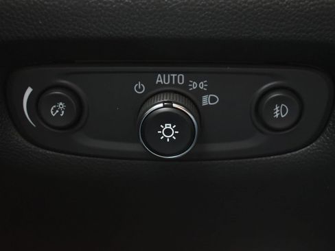 Used 2021 Chevrolet Traverse LT FWD image 21