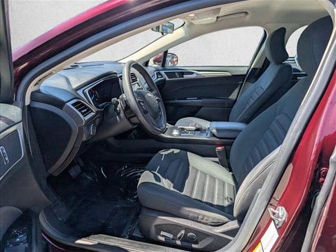 Used 2017 Ford Fusion SE w/ Fusion SE Technology Package FWD image 14