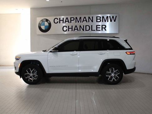 Used 2025 Jeep Grand Cherokee Limited w/ Trailer Tow Package image 3