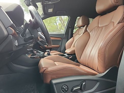 Used 2022 Audi Q5 e Premium w/ Convenience Package image 2