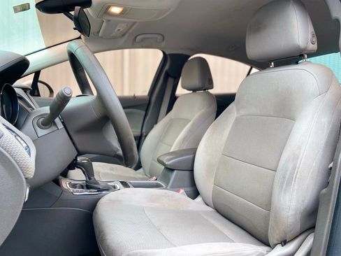 Used 2017 Chevrolet Cruze LS FWD image 15