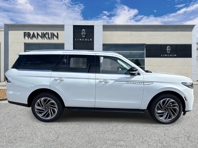 New 2026 Lincoln Navigator Premiere AWD/4WD image 8
