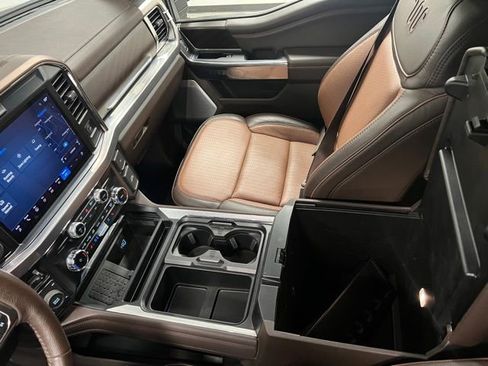 Used 2025 Ford F350 King Ranch w/ FX4 Off-Road Package image 38