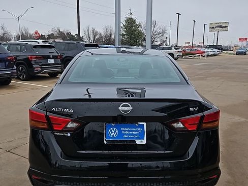 Used 2024 Nissan Altima 2.5 SV image 6
