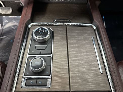 Used 2022 Ford Expedition Max Limited image 17