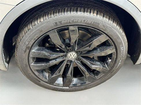 Used 2020 Volkswagen Tiguan SE R-Line w/ 3rd Row Seat Package image 33