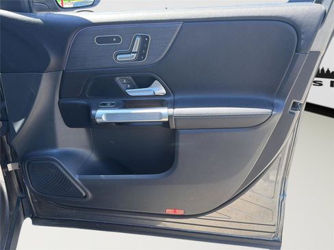 Used 2023 Mercedes-Benz GLB 250 4MATIC w/ Premium Package image 28