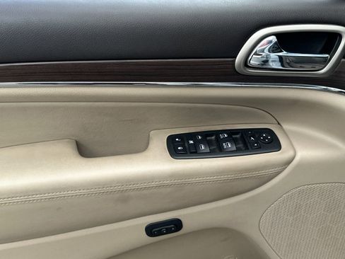 Used 2014 Jeep Grand Cherokee Overland AWD/4WD image 10