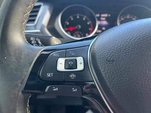 Used 2021 Volkswagen Tiguan SE w/ Panoramic Sunroof Package FWD image 15