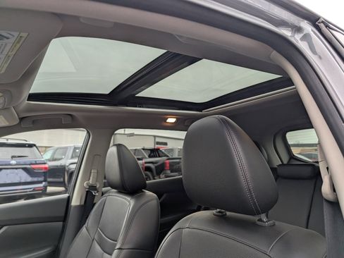 Used 2019 Nissan Rogue SL w/ Premium Package image 22