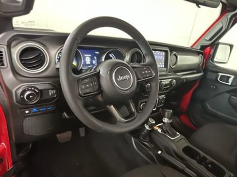 Used 2023 Jeep Wrangler Unlimited w/ Convenience Group AWD/4WD image 12