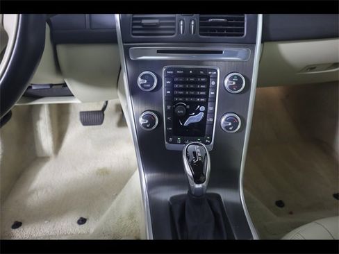 Used 2015 Volvo XC60 T5 Platinum image 28