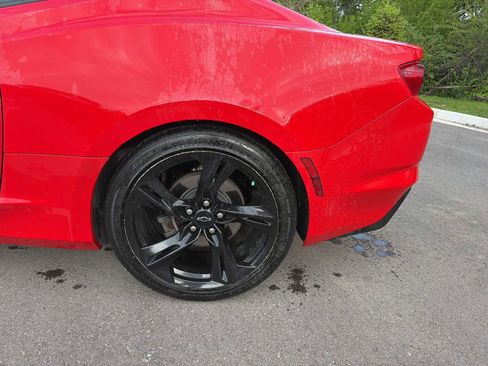 Used 2022 Chevrolet Camaro LT w/ Technology Package RWD image 6