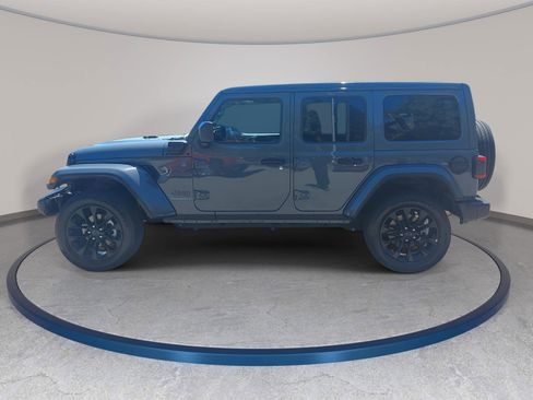 Used 2025 Jeep Wrangler Unlimited Sahara w/ Safety Group AWD/4WD image 8