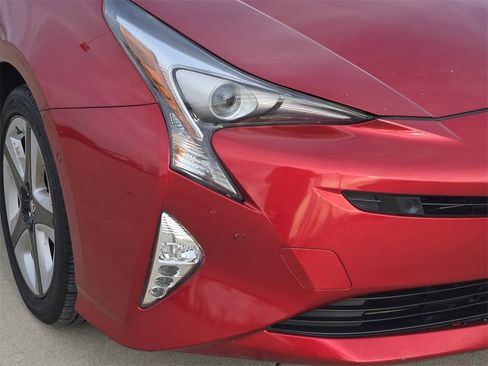 Used 2018 Toyota Prius Four Touring image 9