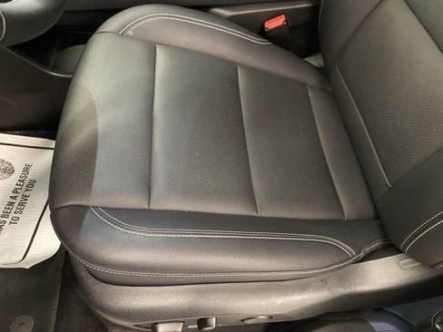 Used 2025 Chevrolet Traverse LT image 17