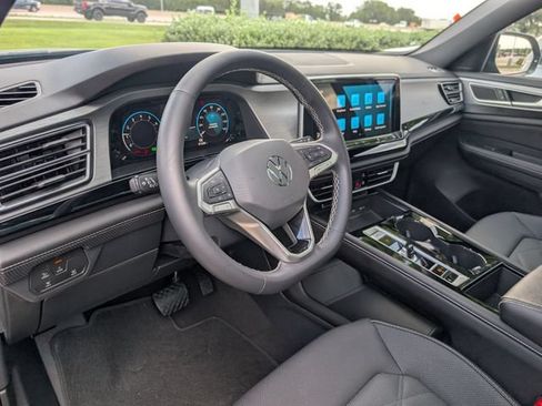 Used 2024 Volkswagen Atlas Cross Sport SE FWD image 9