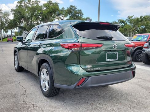 Used 2023 Toyota Highlander LE FWD image 7