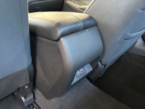 Used 2025 Nissan Altima 2.5 SV FWD image 23