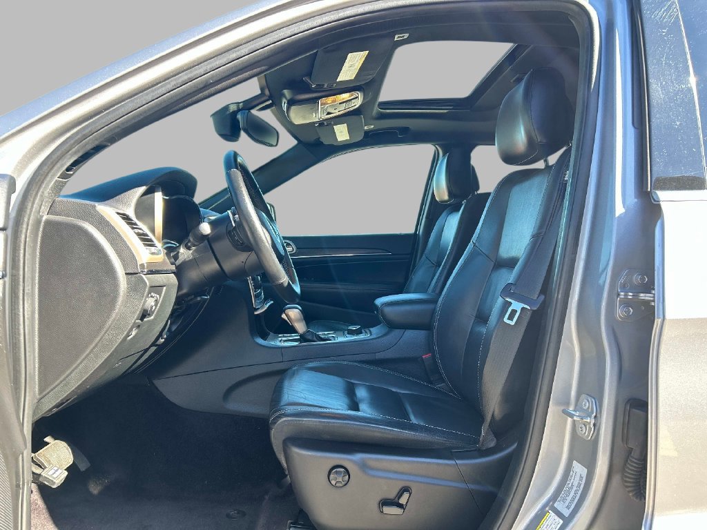 Used 2017 Jeep Grand Cherokee Limited AWD/4WD image 16
