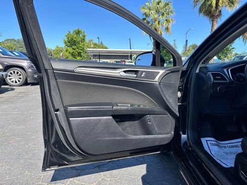 Used 2018 Ford Fusion SE FWD image 15