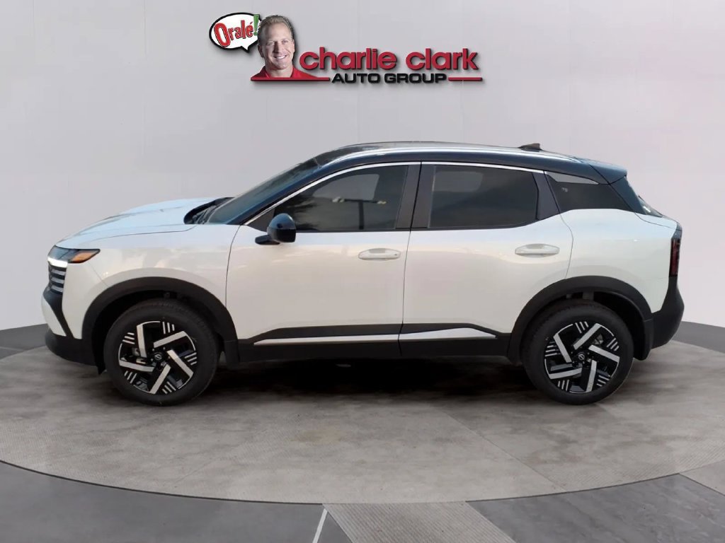 New 2027 Nissan Kicks SV FWD image 2