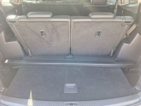 Used 2025 Volkswagen Atlas SE image 27