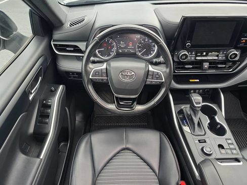 Used 2023 Toyota Highlander XSE AWD/4WD image 18
