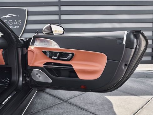 Used 2024 Mercedes-Benz SL 55 AMG 4MATIC image 16
