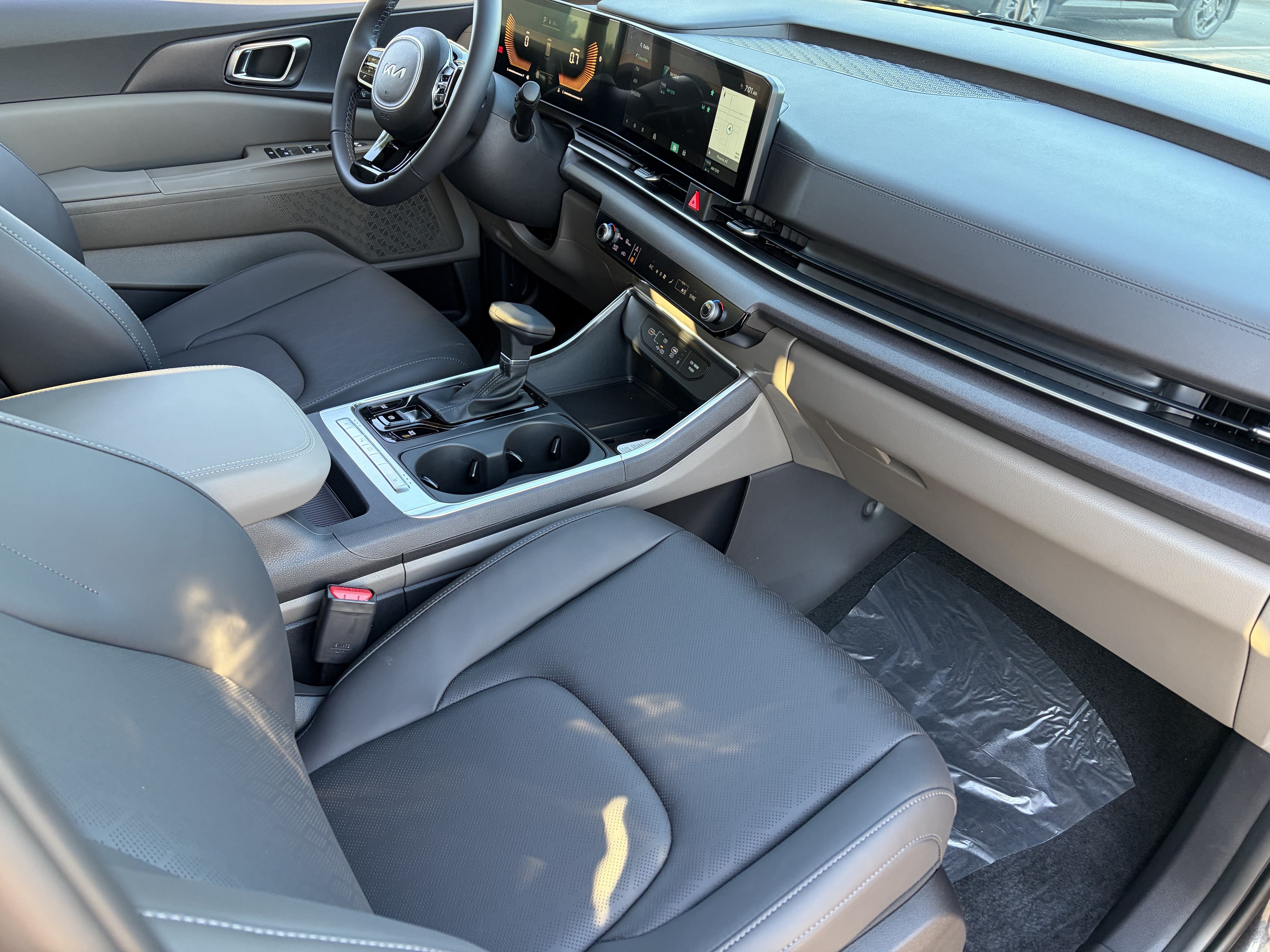 New 2026 Kia Carnival EX FWD image 10