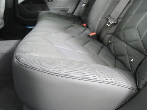 New 2026 BMW 750e xDrive w/ Executive Package image 15