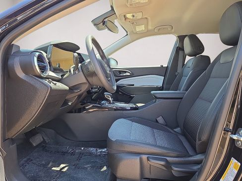 Used 2025 Chevrolet Trax LT FWD image 23